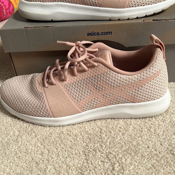 Pink ASICS - Picture 2 of 7